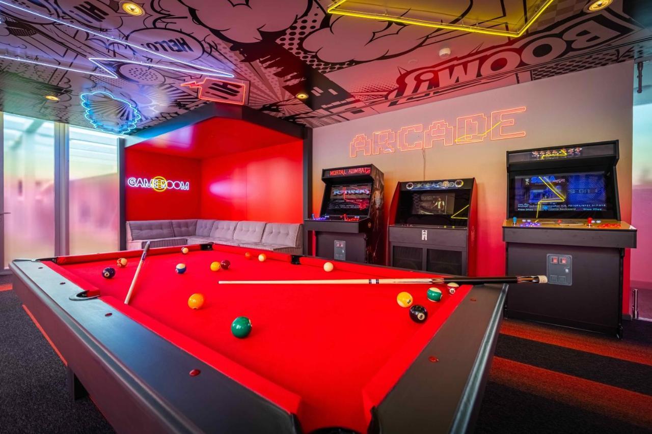 The Grand Hotel Пунта-дель-Эсте Экстерьер фото The game room at the headquarters of GameStop