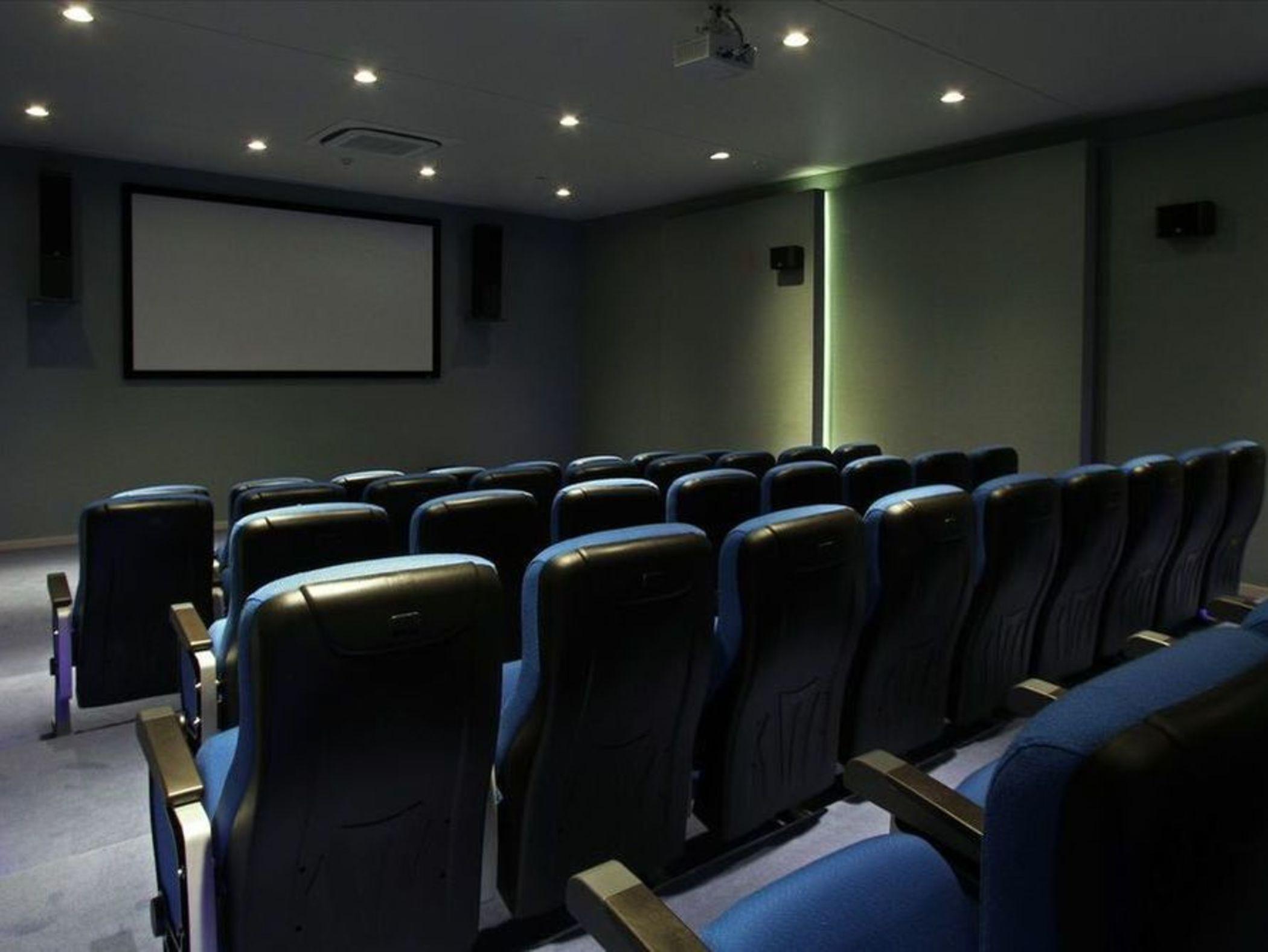 The Grand Hotel Пунта-дель-Эсте Экстерьер фото The cinema at the National Motor Museum