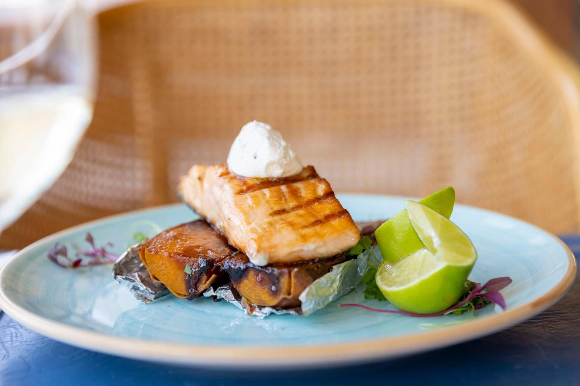 The Grand Hotel Пунта-дель-Эсте Экстерьер фото Grilled salmon
