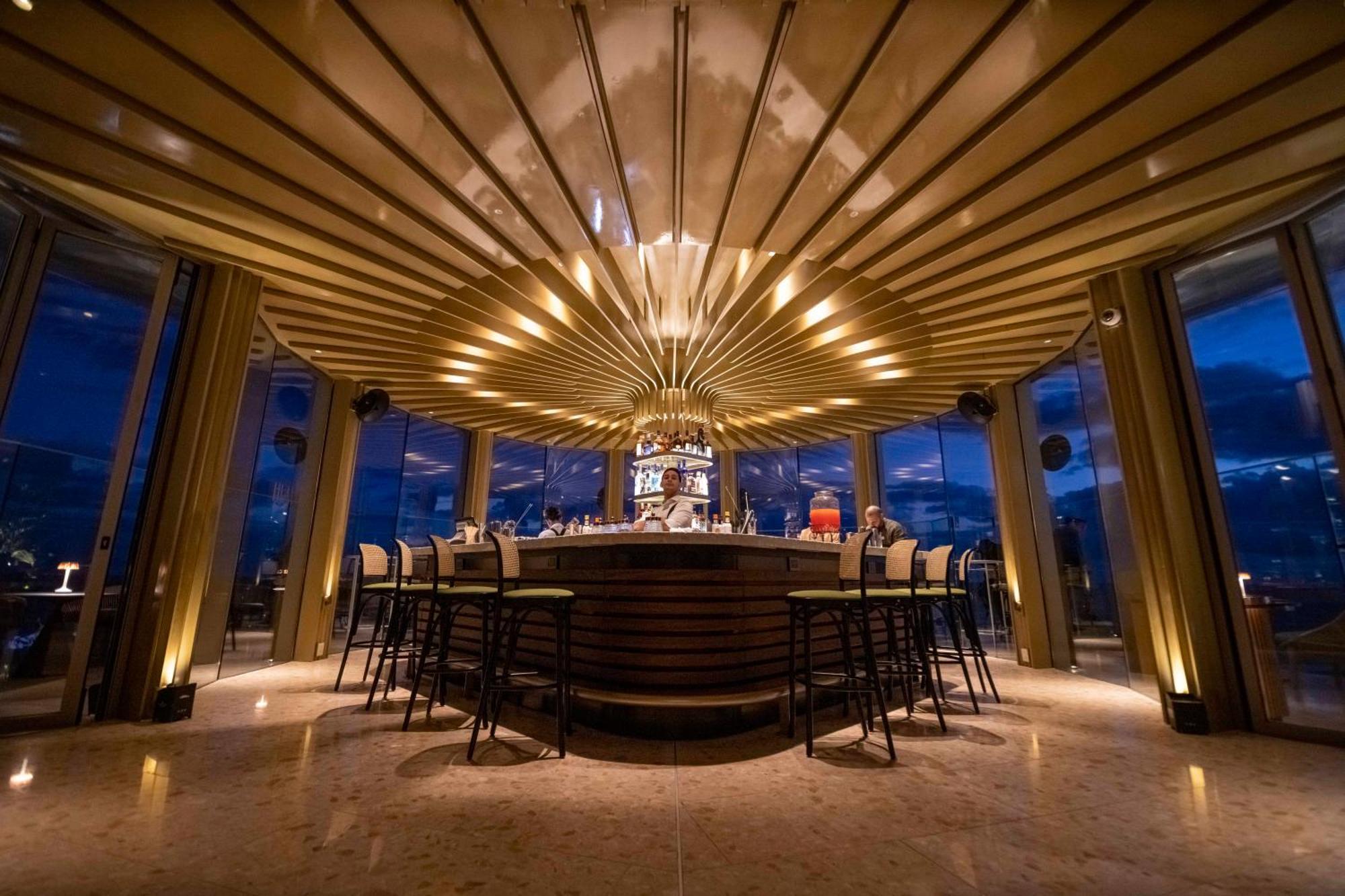 The Grand Hotel Пунта-дель-Эсте Экстерьер фото The bar at the 101 Skybar