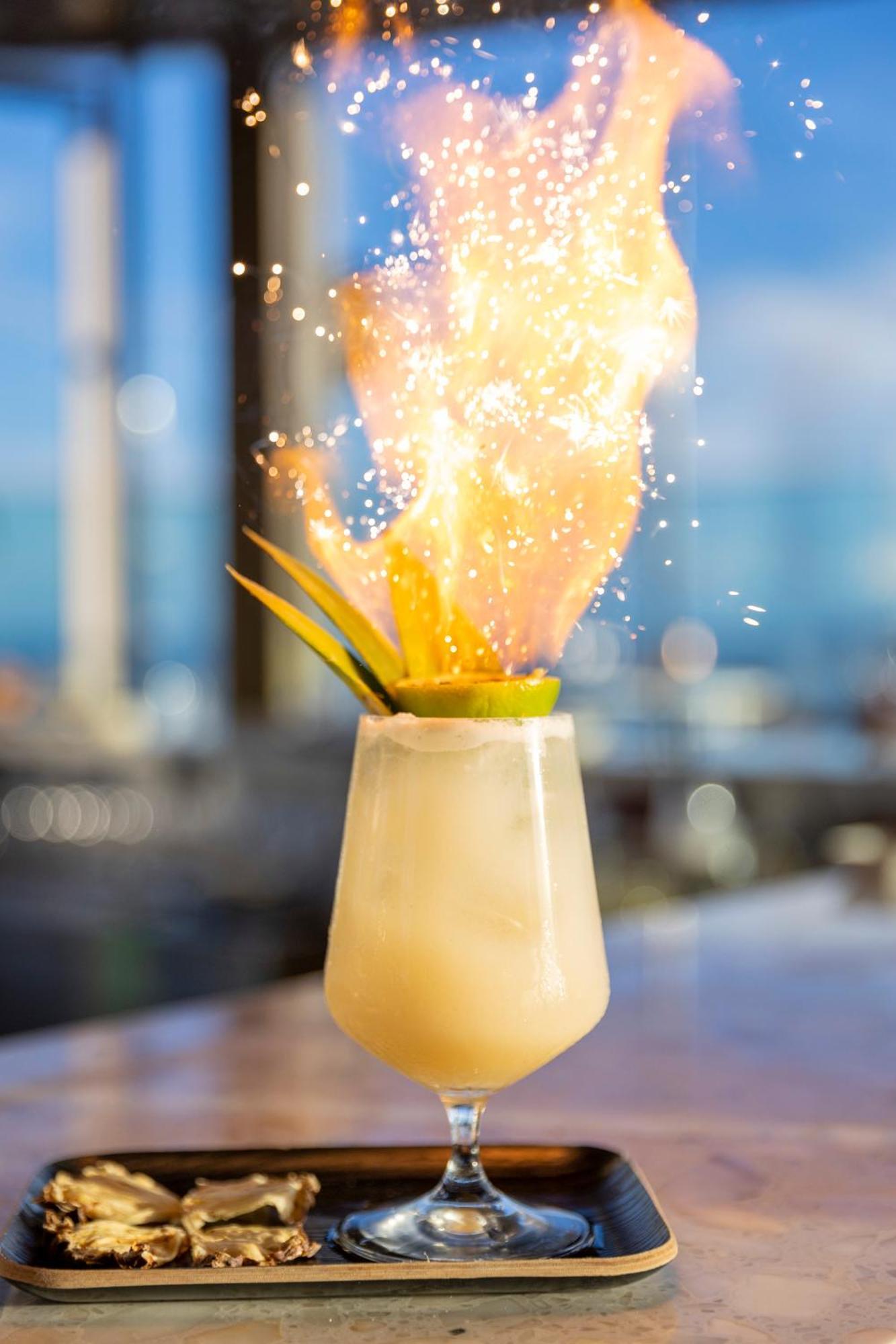 The Grand Hotel Пунта-дель-Эсте Экстерьер фото A flaming pineapple