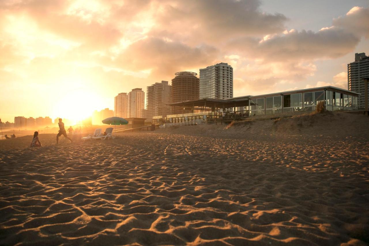 The Grand Hotel Пунта-дель-Эсте Экстерьер фото Sunset at the beach