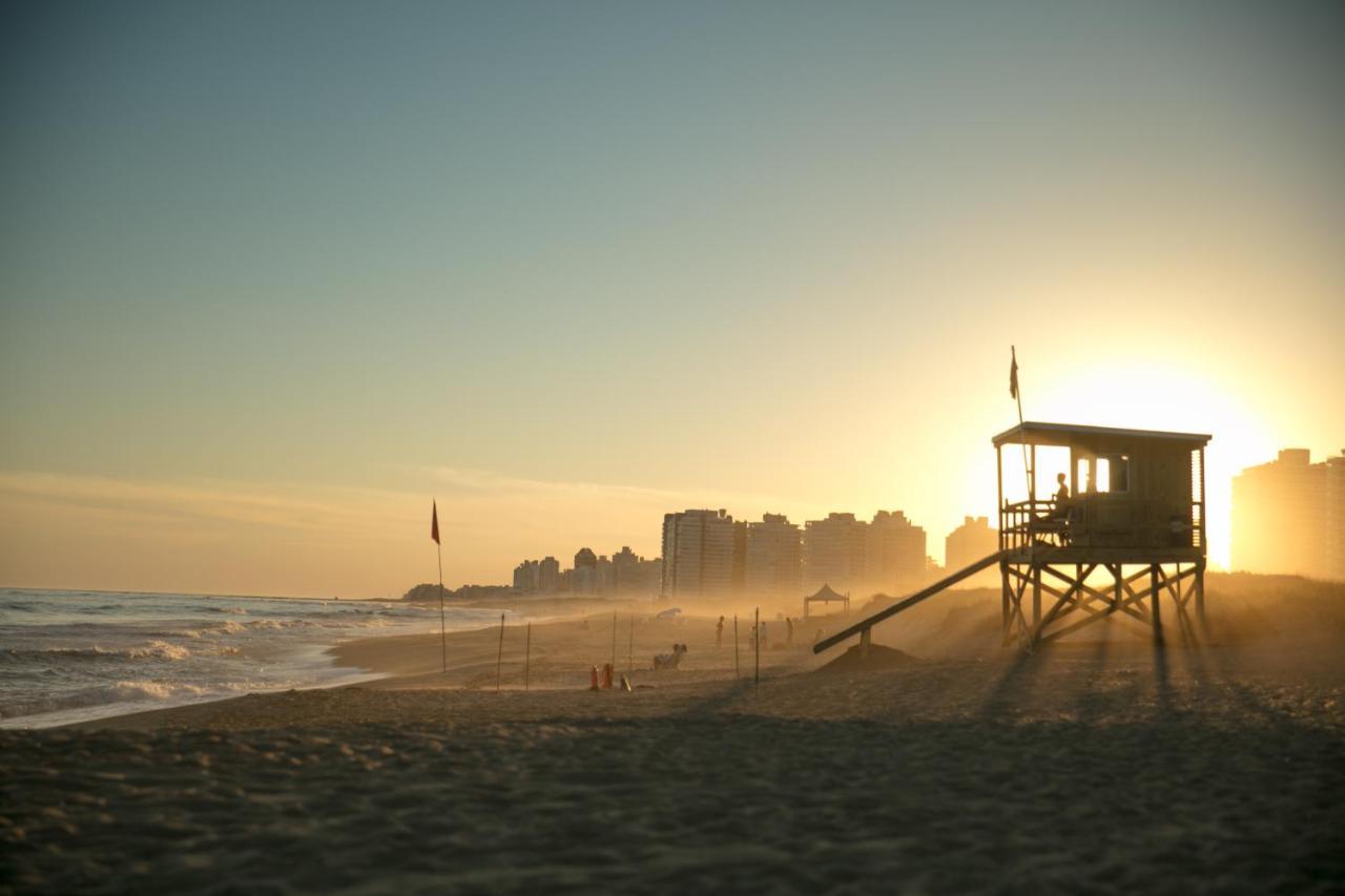 The Grand Hotel Пунта-дель-Эсте Экстерьер фото Sunset at the beach